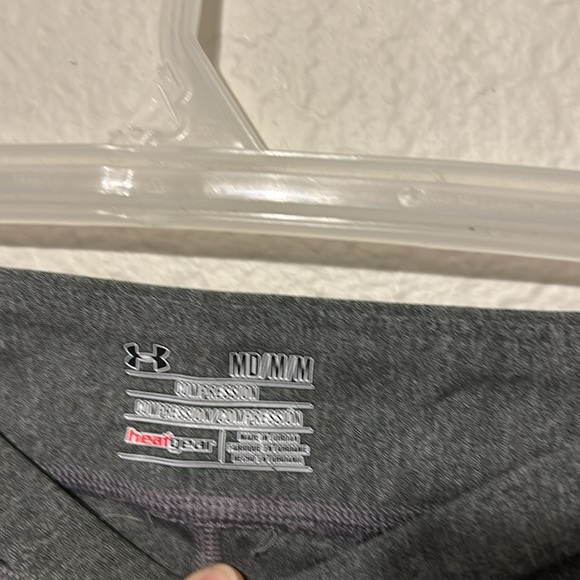Under armor, Capri Leggins.  (Bin#1 - Picture 3 of 3